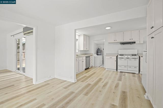 742 La Paloma Rd, El Sobrante CA: https://media.crmls.org/mediaz/20123538-d6f7-45a7-aa46-7fcad06de737.jpg