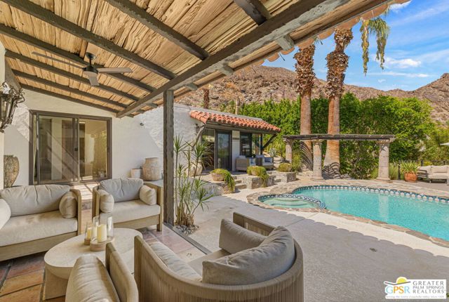 370 W Crestview Drive, Palm Springs, CA 92264