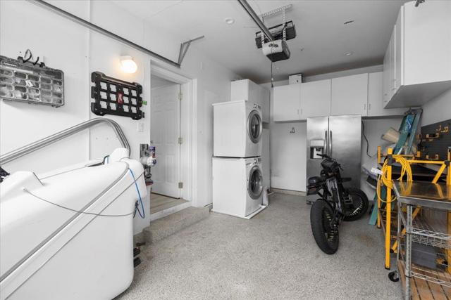 700 Lido Park Dr, Newport Beach CA: https://media.crmls.org/mediaz/20125e12-75e0-4550-b447-1cc6715ea4b8.jpg