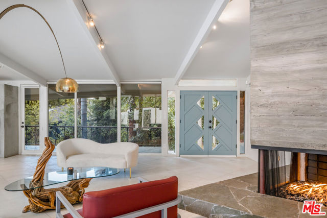 3027 Franklin Canyon Drive, Beverly Hills CA: https://media.crmls.org/mediaz/2012de40-6f54-4c81-945a-c920a9bc1a7f.jpg