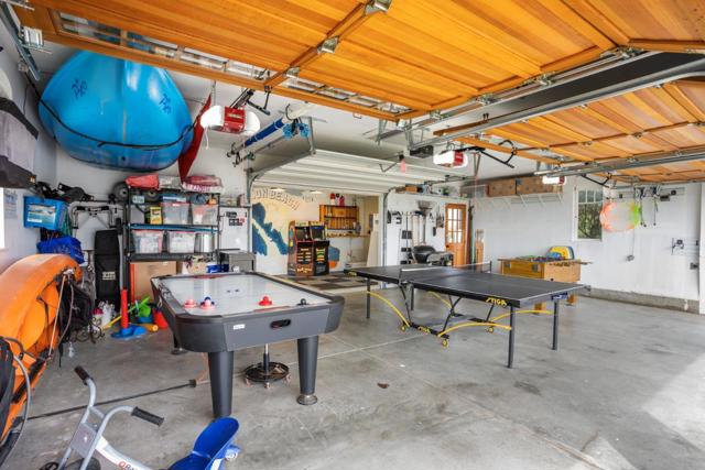 10 Maui Lane, Dillon Beach CA: https://media.crmls.org/mediaz/2012e413-4290-41fa-967b-e36339821094.jpg