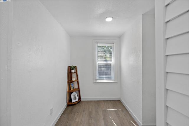 1385 Palm Ave, Martinez CA: https://media.crmls.org/mediaz/20133b38-b176-48e4-8936-262ac3203309.jpg