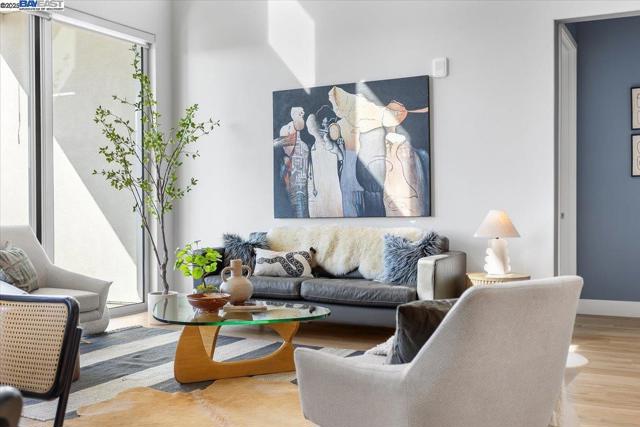 2250 Kilowatt Way, Fremont CA: https://media.crmls.org/mediaz/20136442-63dc-4e2d-9cf5-462bdfebaed6.jpg