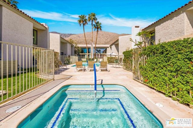 261 E La Verne Way #B, Palm Springs, CA 92264