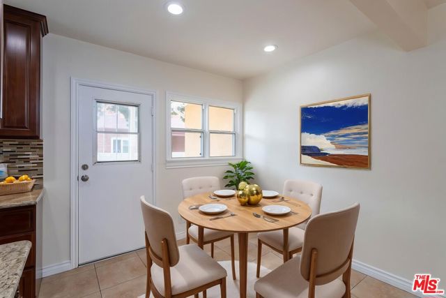 200 W Palmer Avenue, Glendale CA: https://media.crmls.org/mediaz/201558b3-af65-4ea5-8ea7-715a205b5a17.jpg