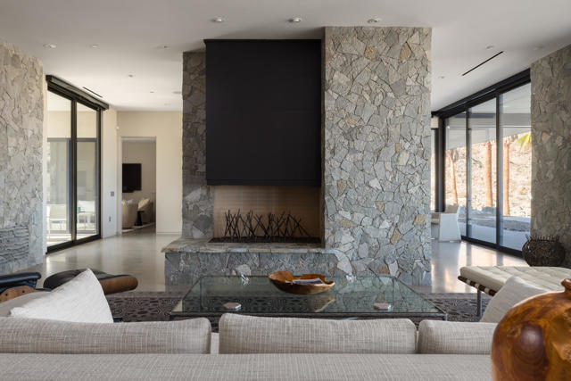 71270 Oasis Trail, Palm Desert CA: https://media.crmls.org/mediaz/2015f979-5007-4bf8-a999-4875b14b03ab.jpg