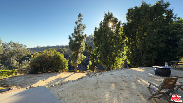26533 Ocean View Drive, Malibu CA: https://media.crmls.org/mediaz/20162c0e-50cf-4181-a5ce-fa5e921027db.jpg