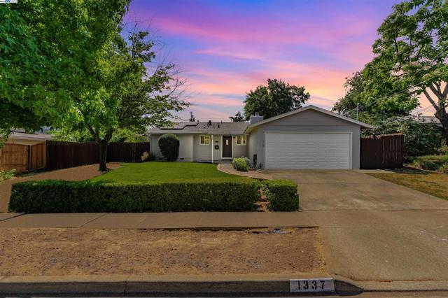 1337 Pennsylvania Blvd, Concord CA: https://media.crmls.org/mediaz/20165fd9-2765-440b-b2de-530792ceb11d.jpg