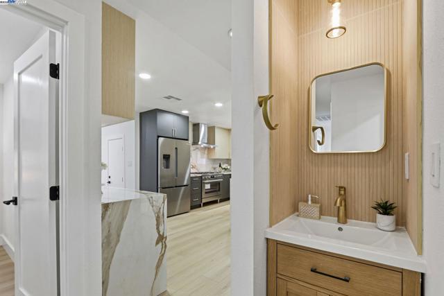 32252 Coronation dr, Union City CA: https://media.crmls.org/mediaz/2016cbe5-765b-434b-a2b8-7e431f5654e6.jpg