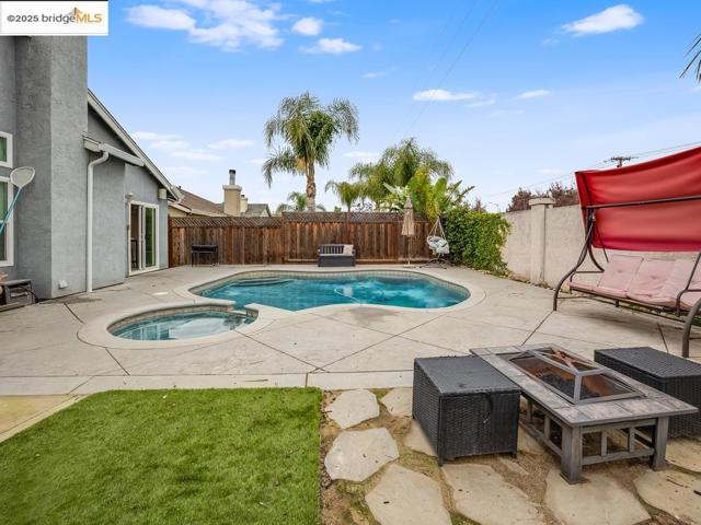 656 Miller Dr, Oakley CA: https://media.crmls.org/mediaz/2017013c-1f57-4e44-9d59-c77eeeef40e3.jpg