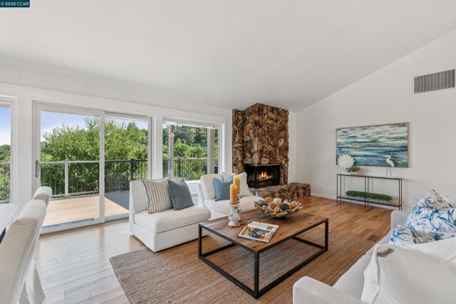 3803 Quail Ridge Road, Lafayette CA: https://media.crmls.org/mediaz/201705ee-0626-4d9a-9c0f-ca053b8cb578.jpg
