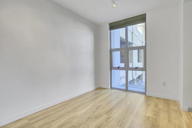 175 W Saint James Street, San Jose CA: https://media.crmls.org/mediaz/20177e9c-54fa-4d92-8cd7-1f6aad6eb8c0.jpg