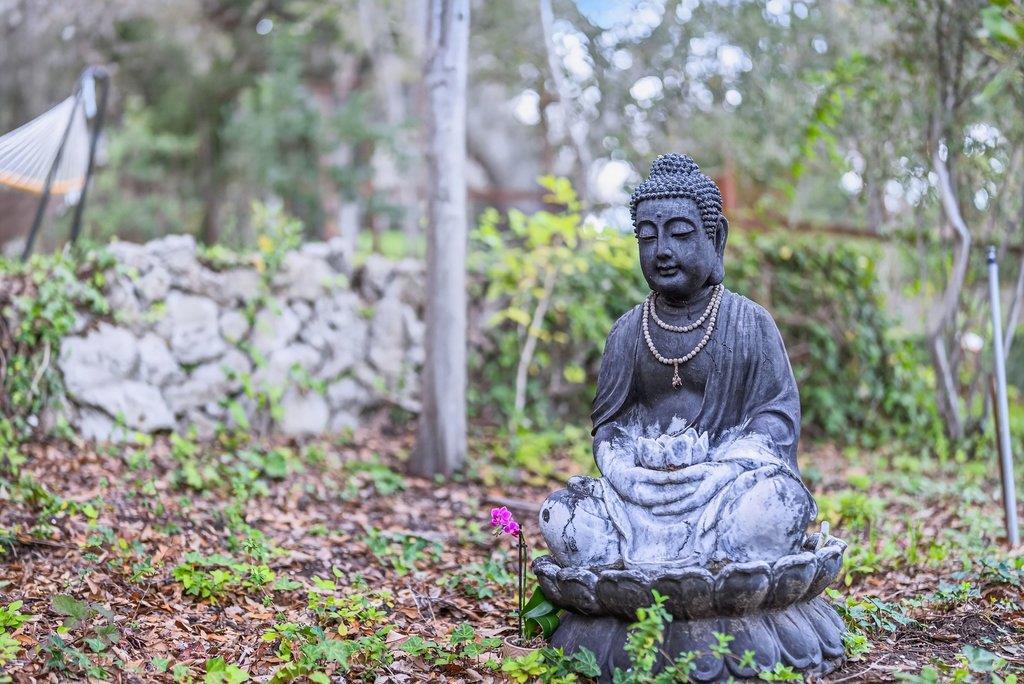 https://media.crmls.org/mediaz/2017bf70-3696-48cf-bcdd-38a3df254f01.jpg?preset=X-Large