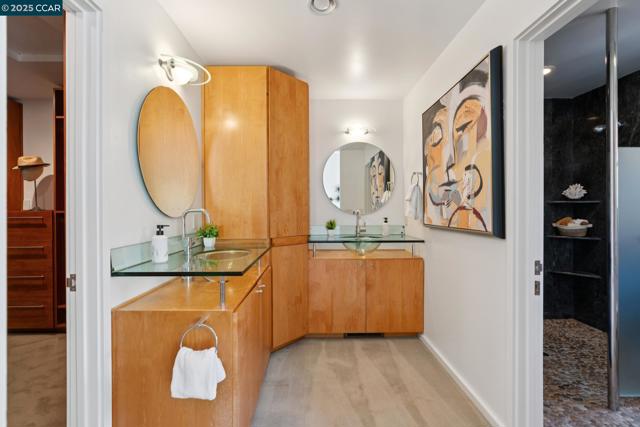 127 Devin Dr, Moraga CA: https://media.crmls.org/mediaz/2018570f-76dd-4135-9936-8a5d7f6fe458.jpg