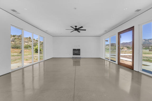 41265 Lakeshore Boulevard, Aguanga CA: https://media.crmls.org/mediaz/20187ecd-c0ae-40f2-bbc7-9b8d4cffc1cc.jpg
