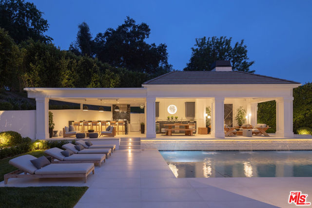 9520 Hidden Valley Road, Beverly Hills CA: https://media.crmls.org/mediaz/20191b5b-5f75-46b3-9957-05e4138a7f7d.jpg