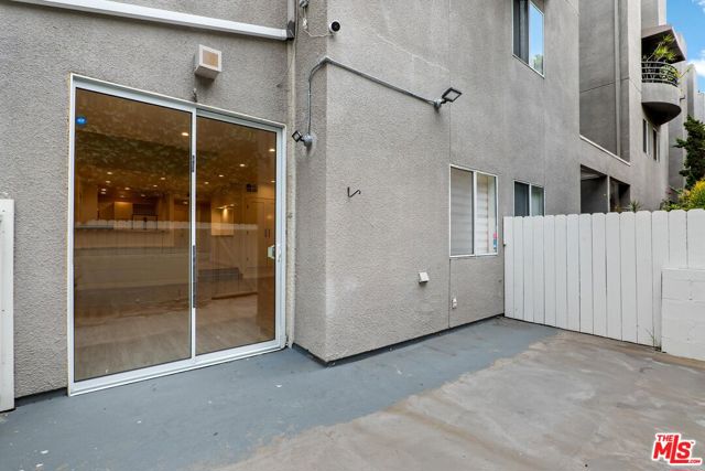 1617 S Beverly Glen Boulevard, Los Angeles CA: https://media.crmls.org/mediaz/20194320-7a74-47d5-8383-32d22be1f786.jpg