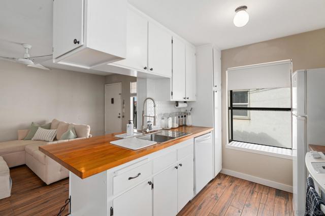 4521 Hawley Blvd, San Diego CA: https://media.crmls.org/mediaz/20194cea-172d-47b7-9032-2fa176406949.jpg