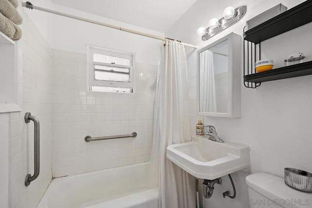 849 851 Missouri St, San Diego CA: https://media.crmls.org/mediaz/20197232-9df3-4435-8088-a3173f0e4a14.jpg