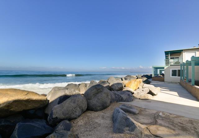 1680 B Seacoast Drive Unit B, Imperial Beach CA: https://media.crmls.org/mediaz/201982b1-16ec-4243-a82e-4aadef6b54f8.jpg