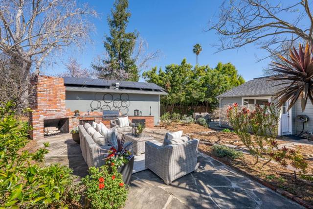 3 Delmar Court, Redwood City CA: https://media.crmls.org/mediaz/2019910e-eb4f-4308-a526-98a1738e7e40.jpg