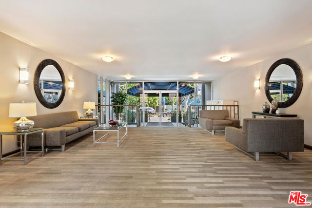 927 N Kings Road, West Hollywood CA: https://media.crmls.org/mediaz/2019987d-9da1-4488-85ed-2ef7df0b3f9d.jpg