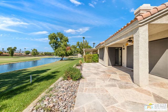 41387 Princeville Lane, Palm Desert CA: https://media.crmls.org/mediaz/2019caca-20d0-406d-a134-9f5ed51708d4.jpg