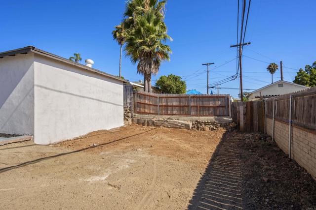 4138 Blackton Dr, La Mesa CA: https://media.crmls.org/mediaz/2019d051-3736-41f7-b821-cefa30404770.jpg