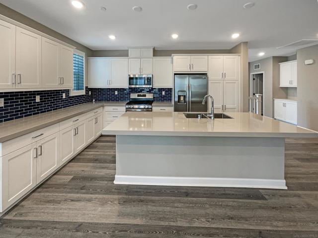 10411 Walden Way, San Diego CA: https://media.crmls.org/mediaz/2019d3cc-4e13-4664-be93-34c2eed976a4.jpg
