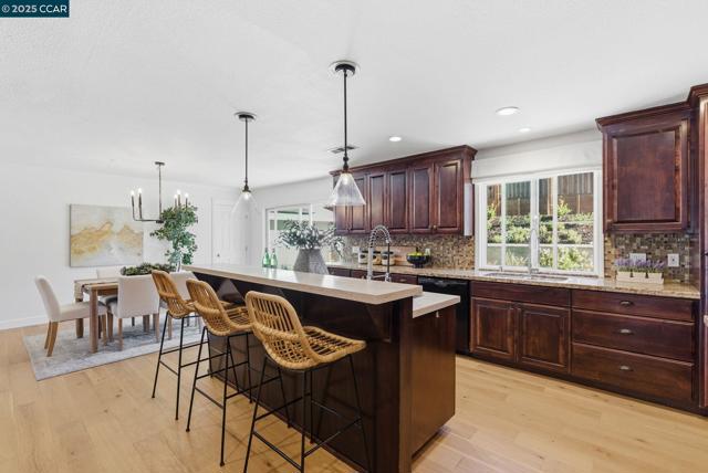 198 Pulido Rd, Danville CA: https://media.crmls.org/mediaz/201a49b4-4b96-4c9a-90a3-2b302a14b91e.jpg