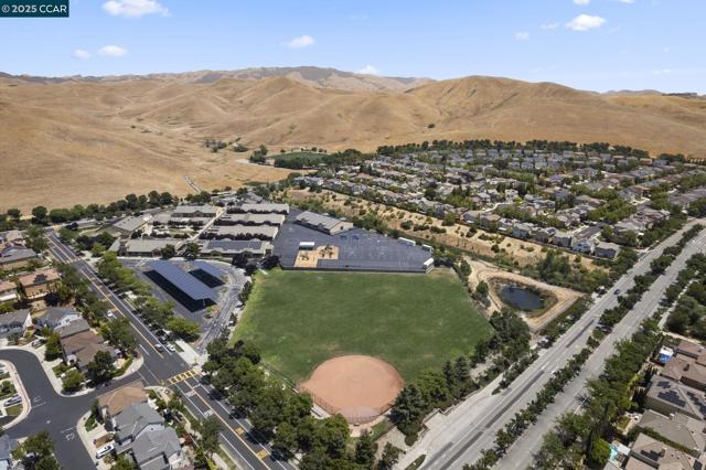 1560 Craiglee Way, San Ramon CA: https://media.crmls.org/mediaz/201a52ff-f38a-4170-9a93-51d6eae3fc97.jpg