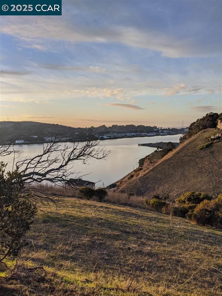 https://media.crmls.org/mediaz/201aa3ba-ca86-4083-851a-0de7d8dea40f.jpg?preset=X-Large