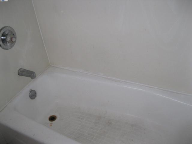 2421 Ritchie St, Oakland CA: https://media.crmls.org/mediaz/201aee0b-282e-41ea-a92d-dc1ca921ca0a.jpg