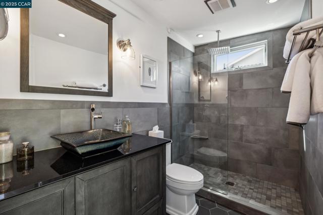 3036 Delaware St, Oakland CA: https://media.crmls.org/mediaz/201afe0f-581d-45c9-9eb2-ade8ae5c621b.jpg