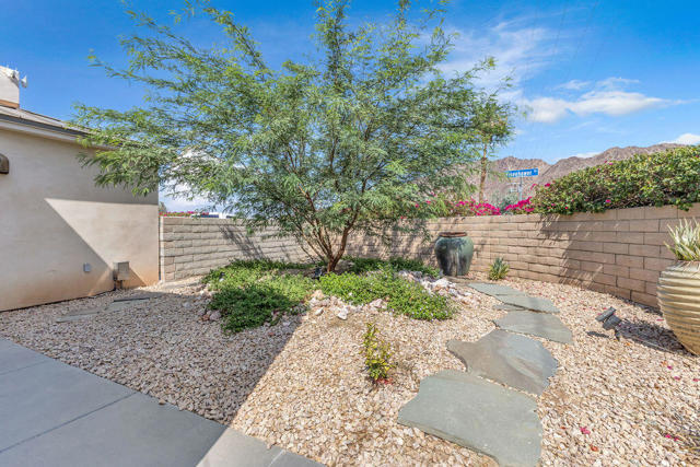 53945 Eisenhower Drive, La Quinta CA: https://media.crmls.org/mediaz/201b6606-70ad-41c1-aeeb-1a139c5d6deb.jpg