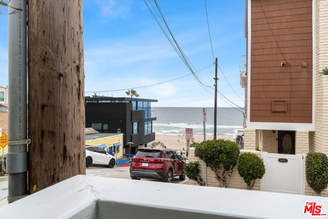 115 44th Street, Manhattan Beach CA: https://media.crmls.org/mediaz/201b974c-e8e8-4bb9-aa77-107521fdabb8.jpg
