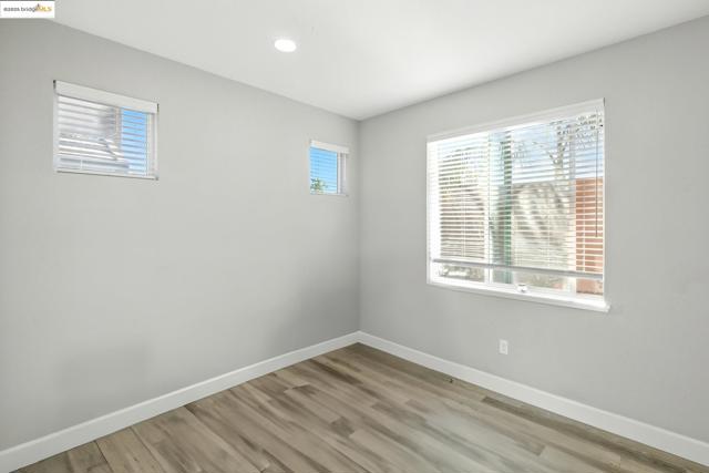 536 Aster St, Vacaville CA: https://media.crmls.org/mediaz/201bdc54-edd0-4cbb-915b-406f7a92503b.jpg