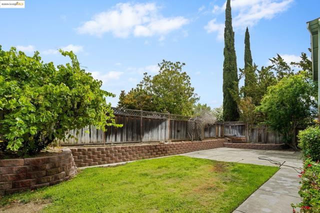 838 Hazel St, Livermore CA: https://media.crmls.org/mediaz/201c06c2-c8f6-4dc7-97a5-91e7ee0539e5.jpg