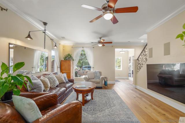 867 E Avenue, Coronado CA: https://media.crmls.org/mediaz/201c1194-f3d1-4eb3-88db-8af5a354179f.jpg