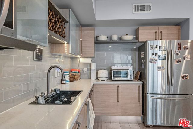1234 Wilshire Boulevard, Los Angeles CA: https://media.crmls.org/mediaz/201d7d09-4b8f-4d93-8542-5a2ab8a58de9.jpg