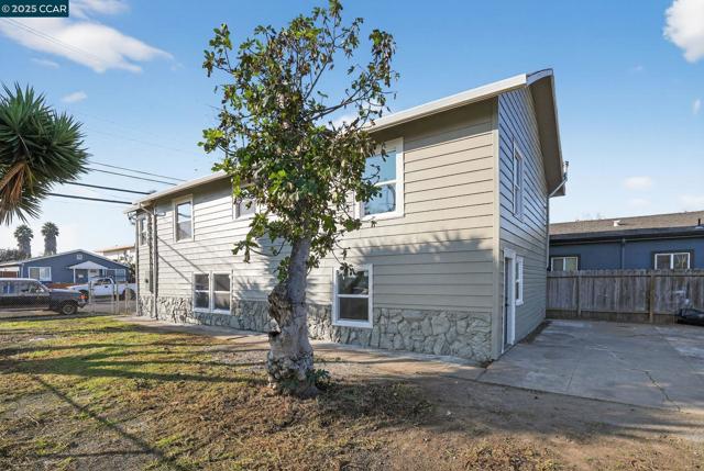 335 Chesley Avenue, Richmond CA: https://media.crmls.org/mediaz/201d9607-10d4-4e2a-a6a2-336154e3ac79.jpg
