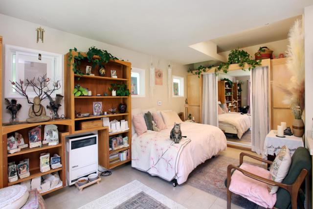 515 Chestnut Street, Santa Cruz CA: https://media.crmls.org/mediaz/201dc49b-1c73-4566-a6c4-2034dc9025f5.jpg
