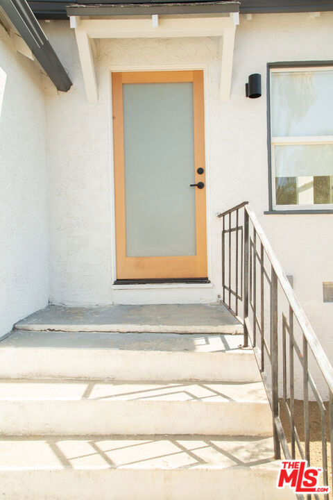 3365 N Andrita Street, Los Angeles CA: https://media.crmls.org/mediaz/201df058-84d8-43a6-9561-1d33140b6b8b.jpg