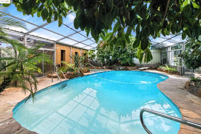 3112 View Drive, Antioch CA: https://media.crmls.org/mediaz/201e917b-32fb-4bd6-86e9-0f2f163529af.jpg