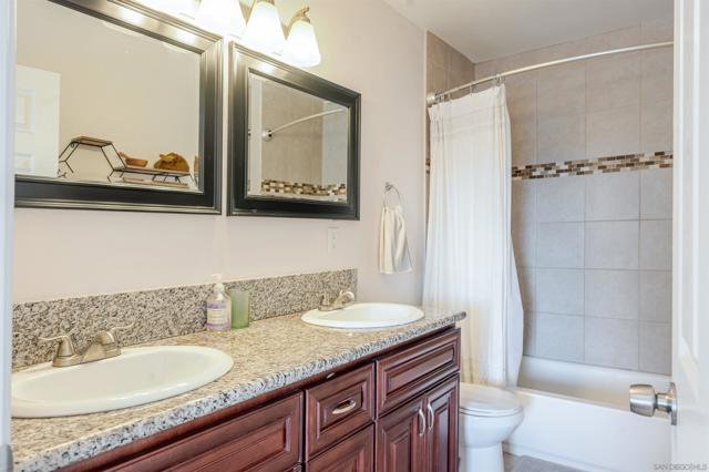 140 Rainier Ct, Chula Vista CA: https://media.crmls.org/mediaz/201eb4d0-75ed-451c-8b8c-a6455d40242d.jpg