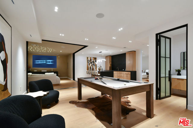 112 S Valley Street, Toluca Lake CA: https://media.crmls.org/mediaz/201f96c7-2d77-408f-a7ba-165879adeaeb.jpg