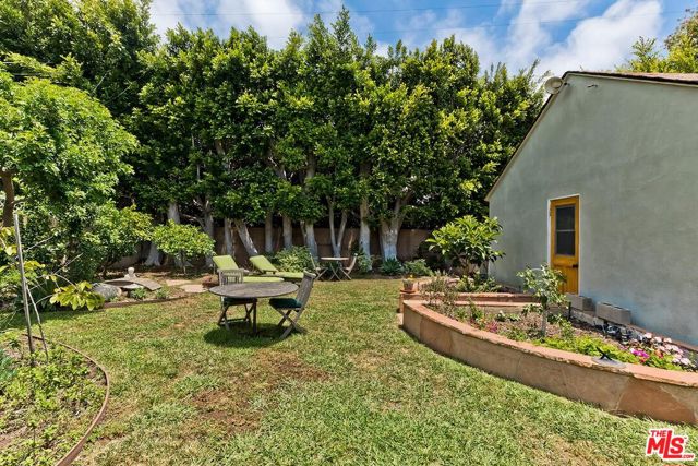 3238 Corinth Avenue, Los Angeles CA: https://media.crmls.org/mediaz/201fe023-3116-44e4-a069-2d0c99f74279.jpg