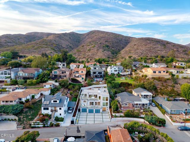 2407 Sunset Drive, Ventura CA: https://media.crmls.org/mediaz/20204201-47eb-4f1b-901f-877289e66380.jpg