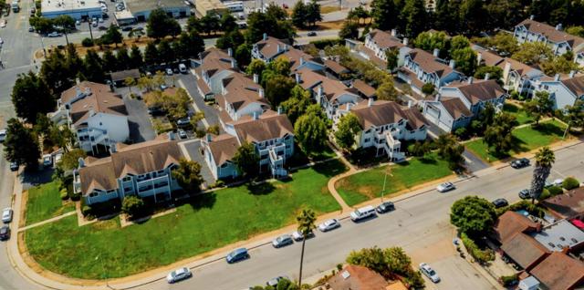 41 Grandview Street, Santa Cruz CA: https://media.crmls.org/mediaz/20208fba-6343-439e-8df7-2f3397fbdcbb.jpg