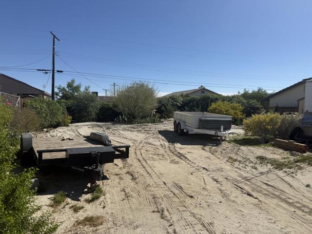 32 Calle Helene, Thousand Palms CA: https://media.crmls.org/mediaz/2020ee46-a9fe-4dea-af2e-d51c6528b175.jpg